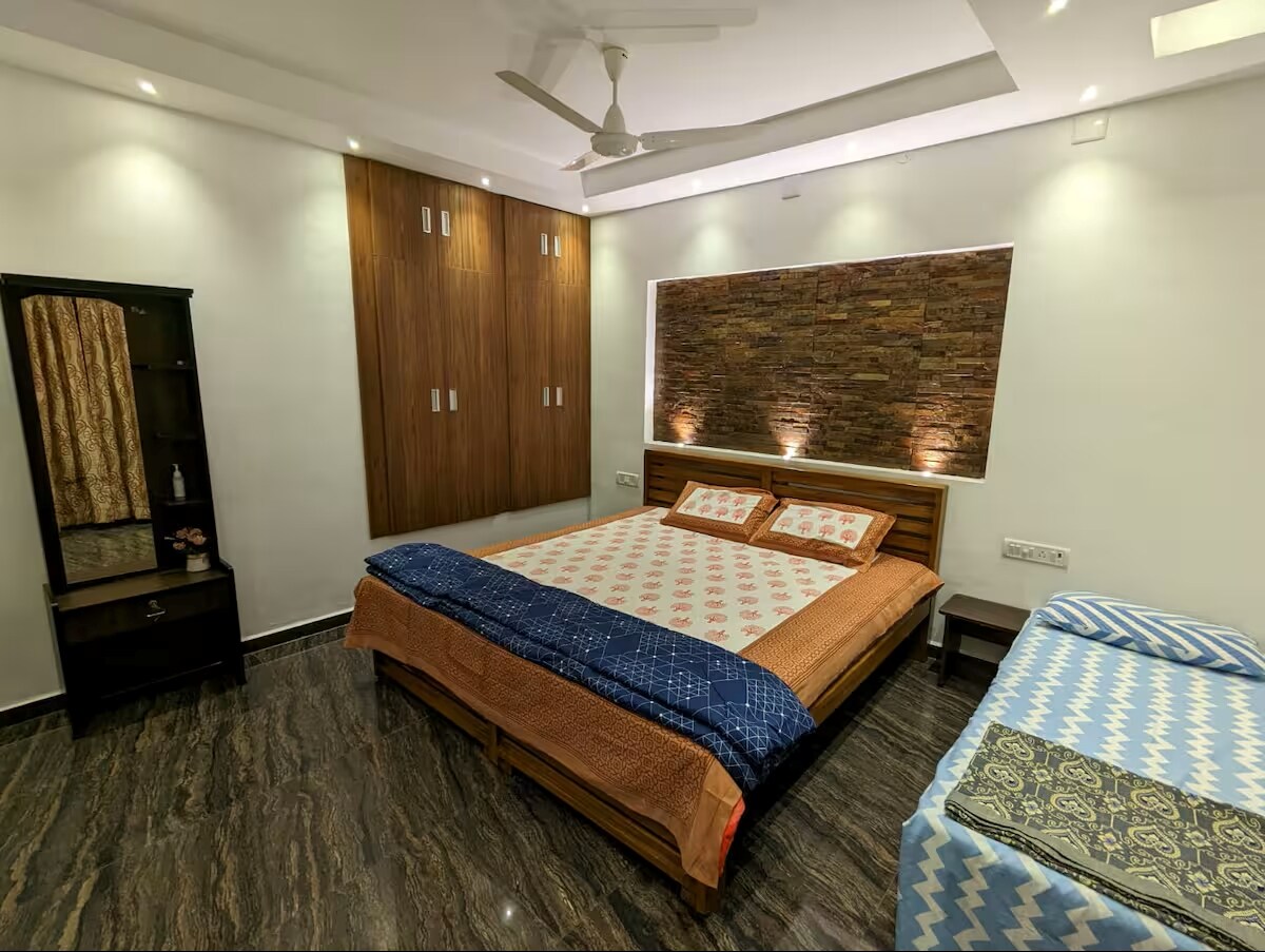 Lovely Home Stay - Tap to explore photos