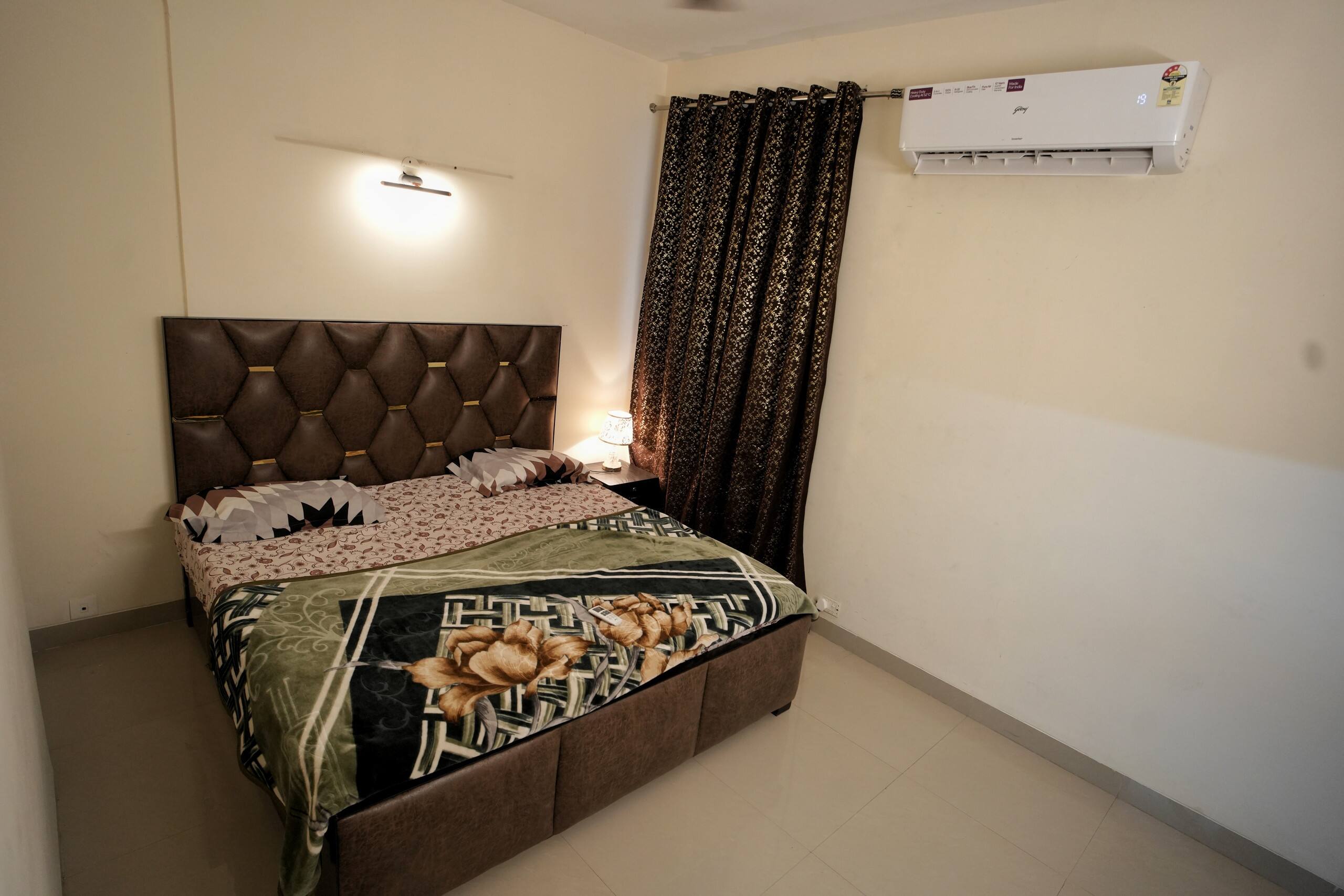 Tajstone 3BHK FF Near Taj Mahal - Tap to explore photos