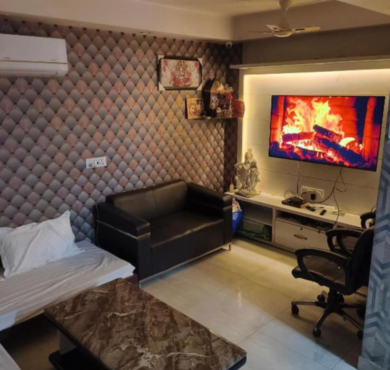 Cozy Inn Hostel Delhi - Tap to explore photos