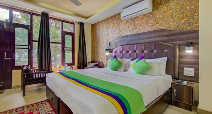 Treebo Roshan House With Valley View Room Type - Deluxe Room with Balcony