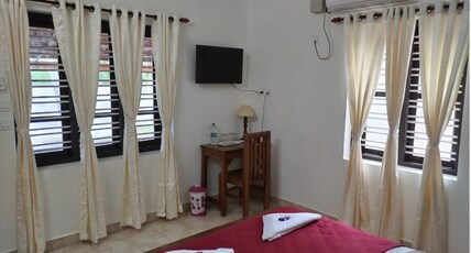 The beach hive Room Type - A/C Sea view room with balcony 1