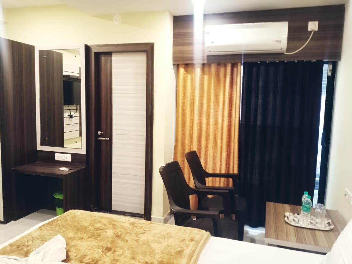 Hotel Hans - Tap to explore photos