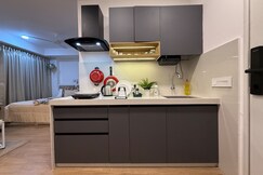 The White Pearl   nearest to Airport NEON 518