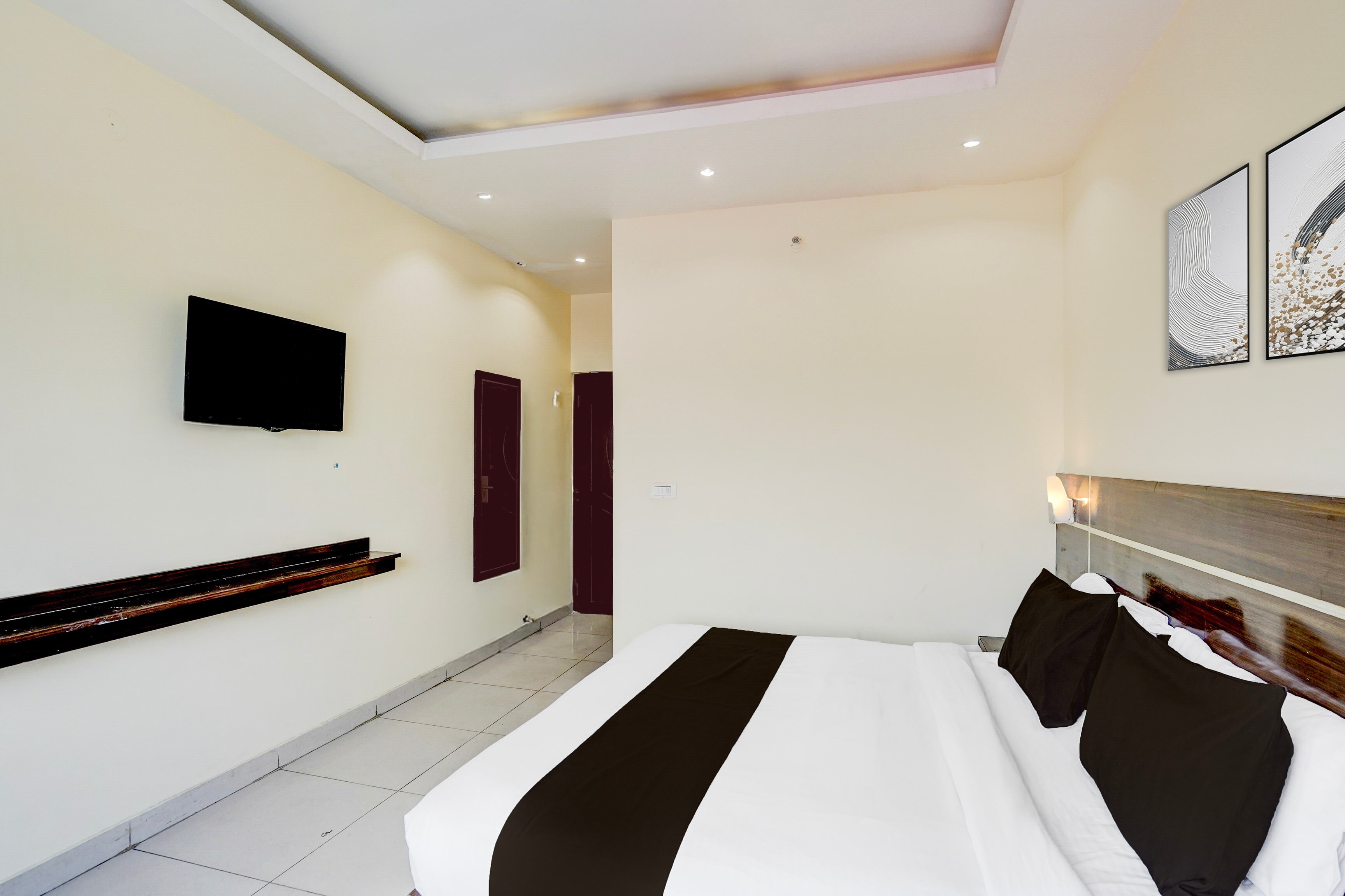 Super Collection O Railway Station Dehradun Formerly Hotel Narula - Tap to explore photos
