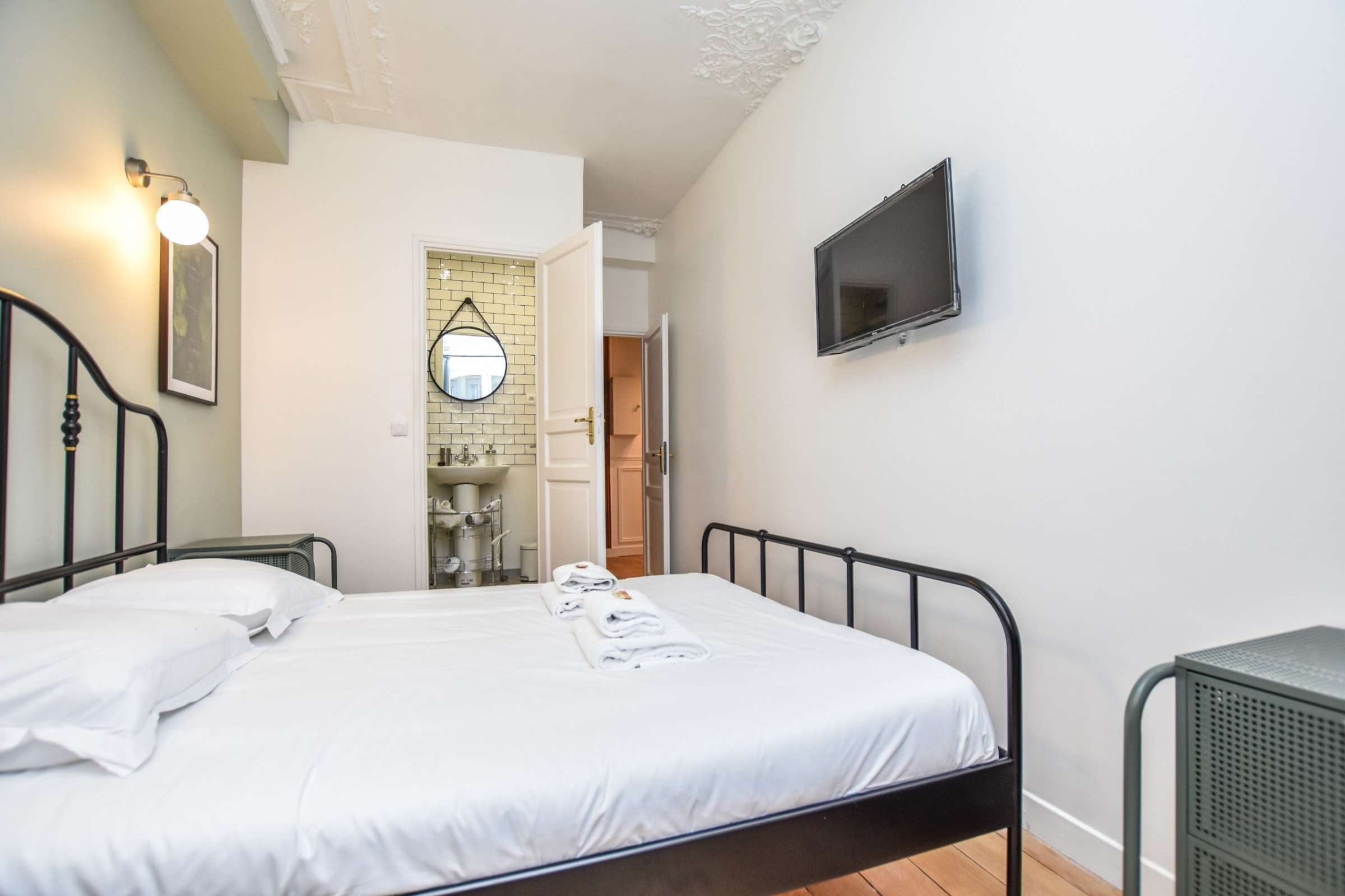 Chic apartment - 3BR-8P - Gare de l'Est - Tap to explore photos