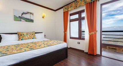 Summit Sherpa Mountain Hotel & Spa Room Type - Premium Plus Room with Balcony, Mountain and River View