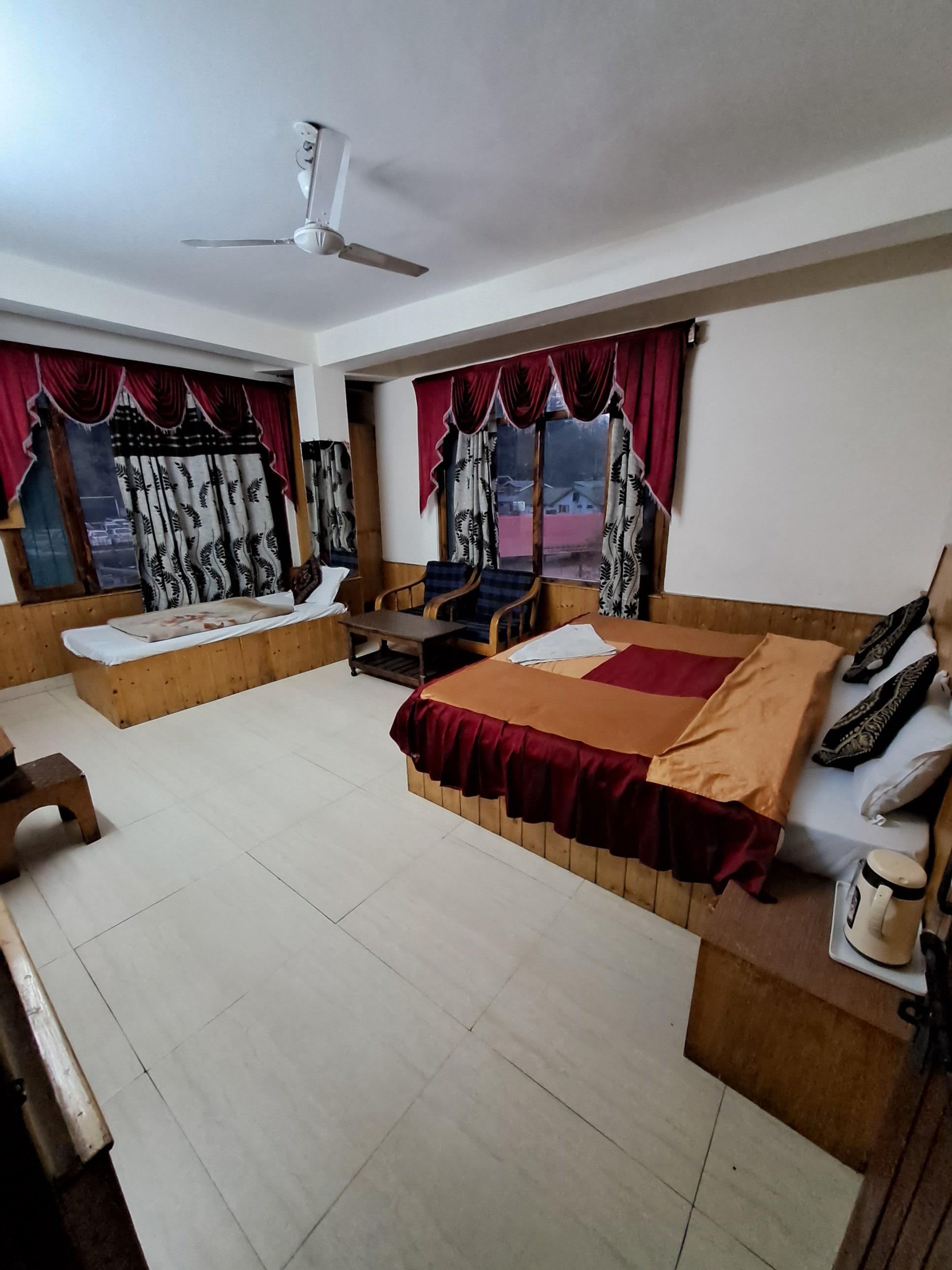 Hotel Snow Mountain Mall Road Manali - Tap to explore photos