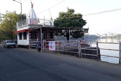 Spacious 2BHK Relaxing Stay Near Lake