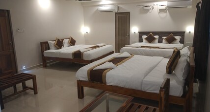 Hotel Rani and Rani Residency Room Type - Executive 6 bedded Room (with Balcony) Hotel Rani and Rani Residency Room Type - Executive 6 bedded Room (with Balcony)