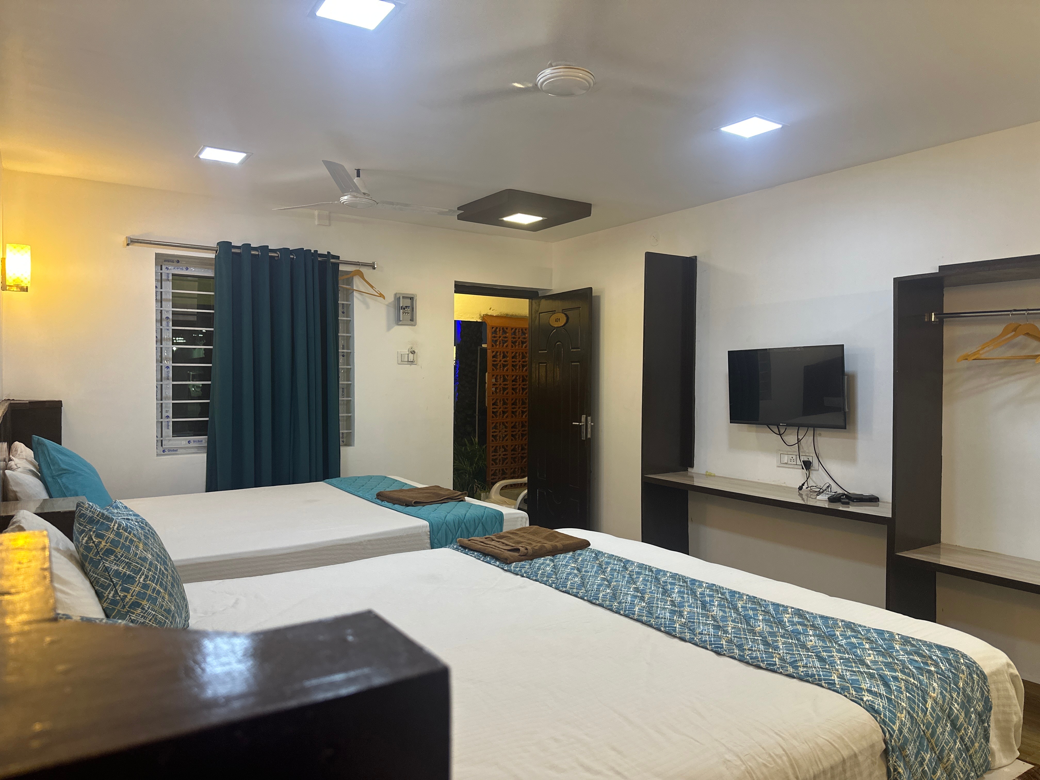 SMJ GRAND HOTEL - MELMARUVATHUR - Tap to explore photos