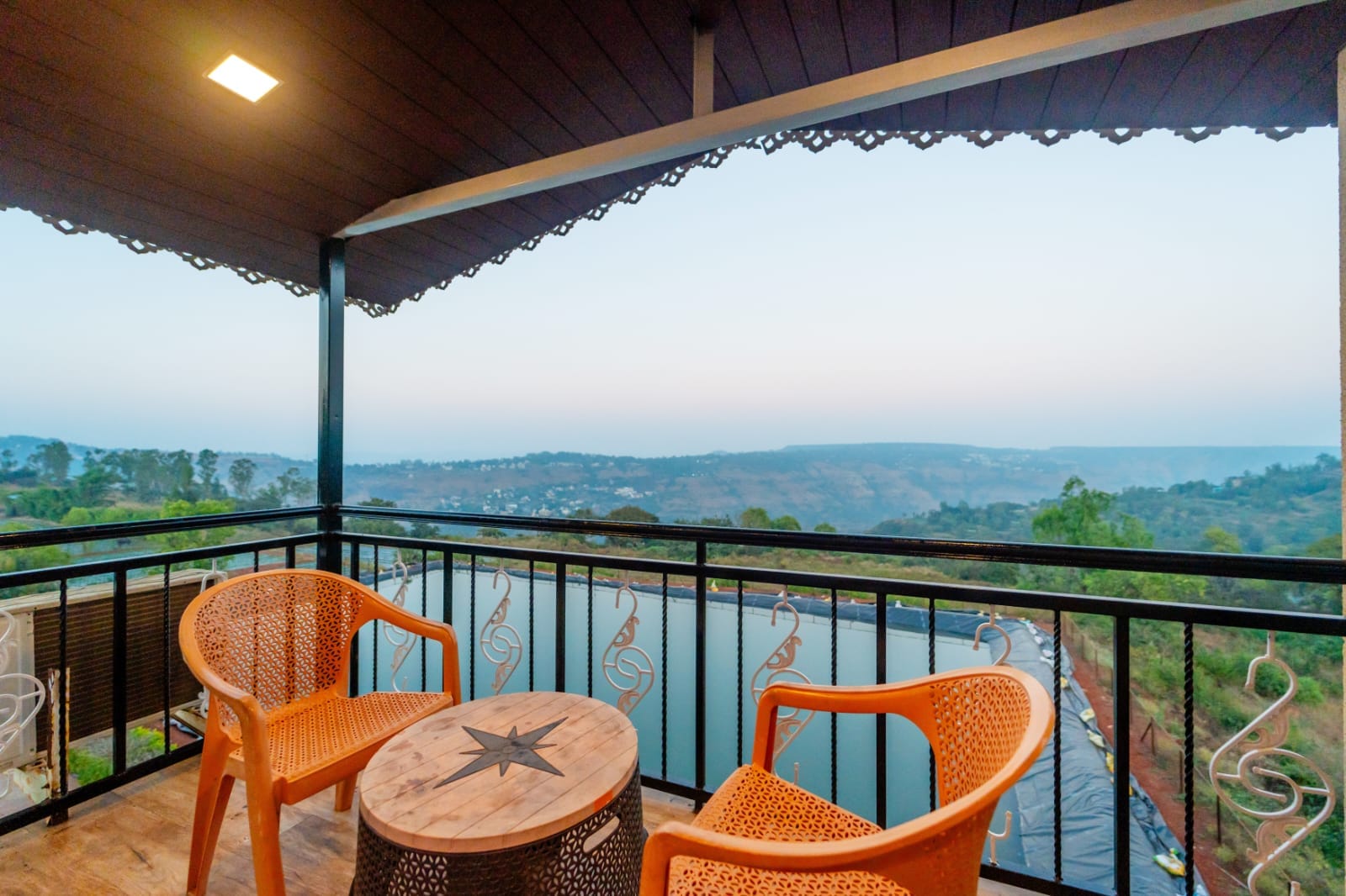 Hiltan Valley Resort - Tap to explore photos