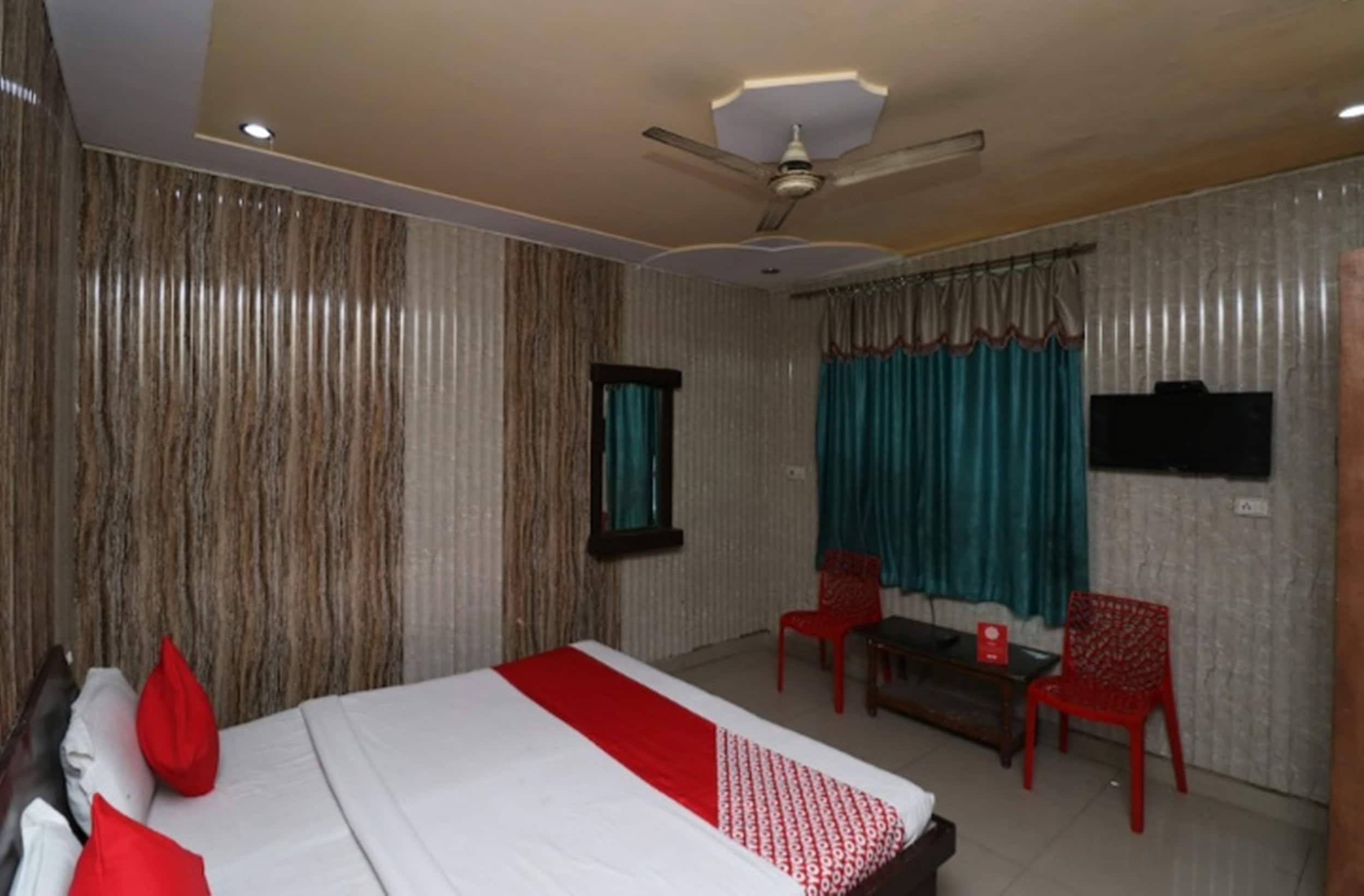 HOTEL BOMBAY CENTRAL - Tap to explore photos