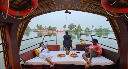 Angel Blue Houseboat Room Type - One Bedroom Premium Houseboat