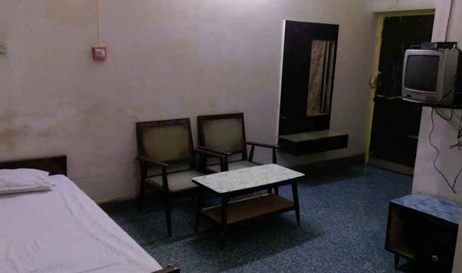 Hotel Hill Park  - Tap to explore photos