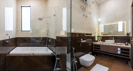 Saltstayz Autograph Connaught Place Room Type - Deluxe Room with Bathtub Saltstayz Autograph Connaught Place Room Type - Deluxe Room with Bathtub