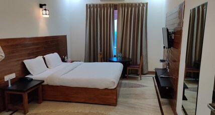 ORCHHA CLUB AND RESORT Room Type - Deluxe Room