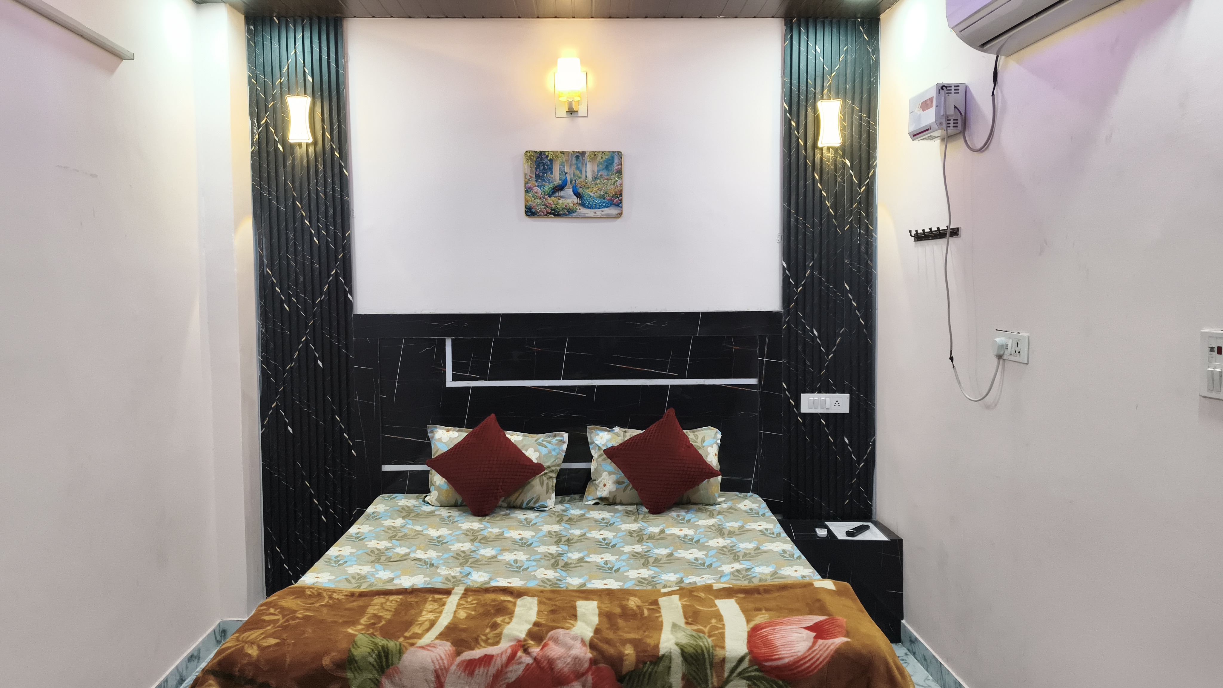 Shri Raghunandan Luxury Homestay - Tap to explore photos