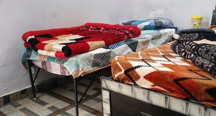 Global home stay Room Type - Deluxe Triple Bed Room