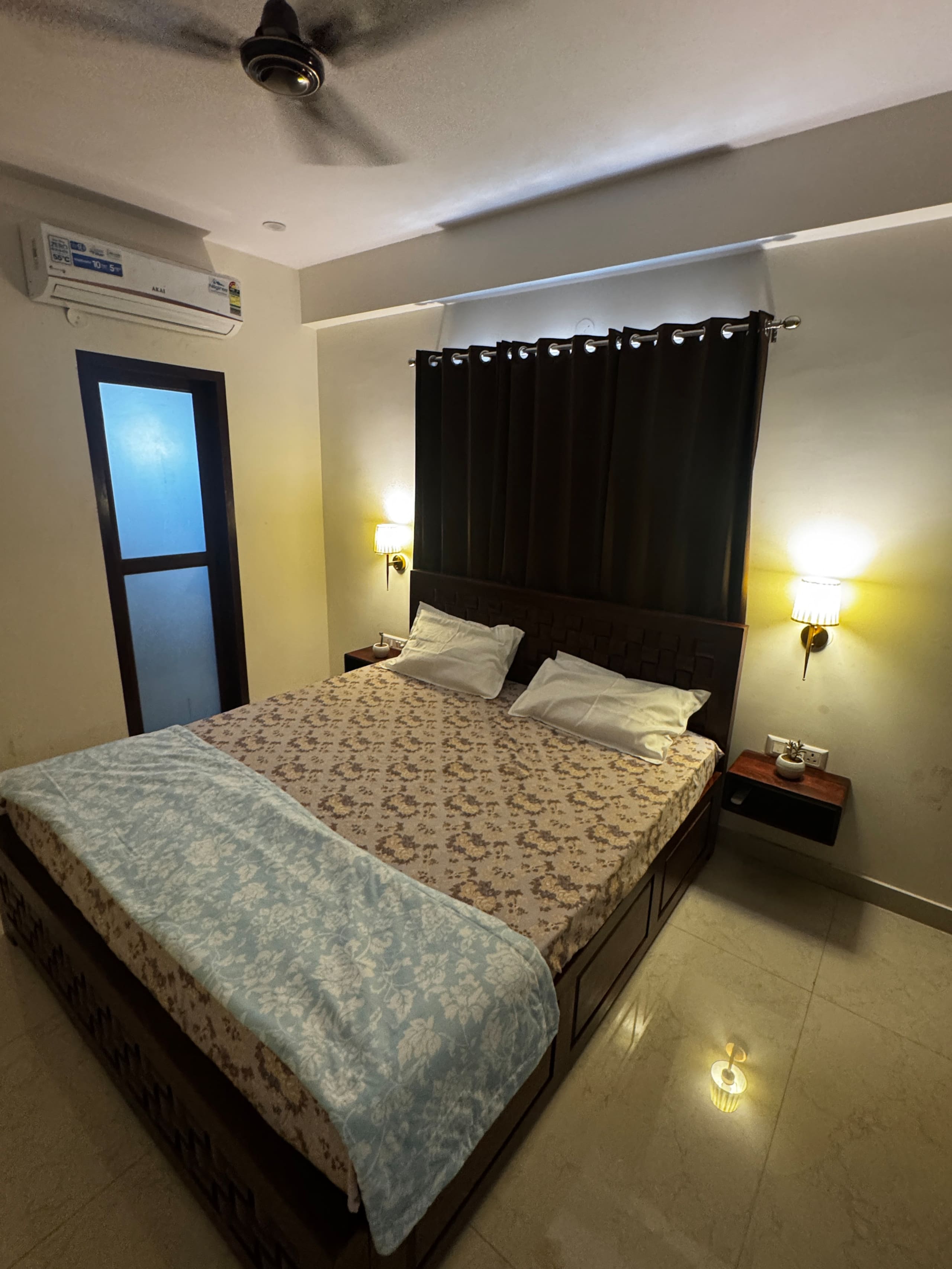 Sky Aura Penthouse Premium Stay in Vaishali Nagar - Tap to explore photos