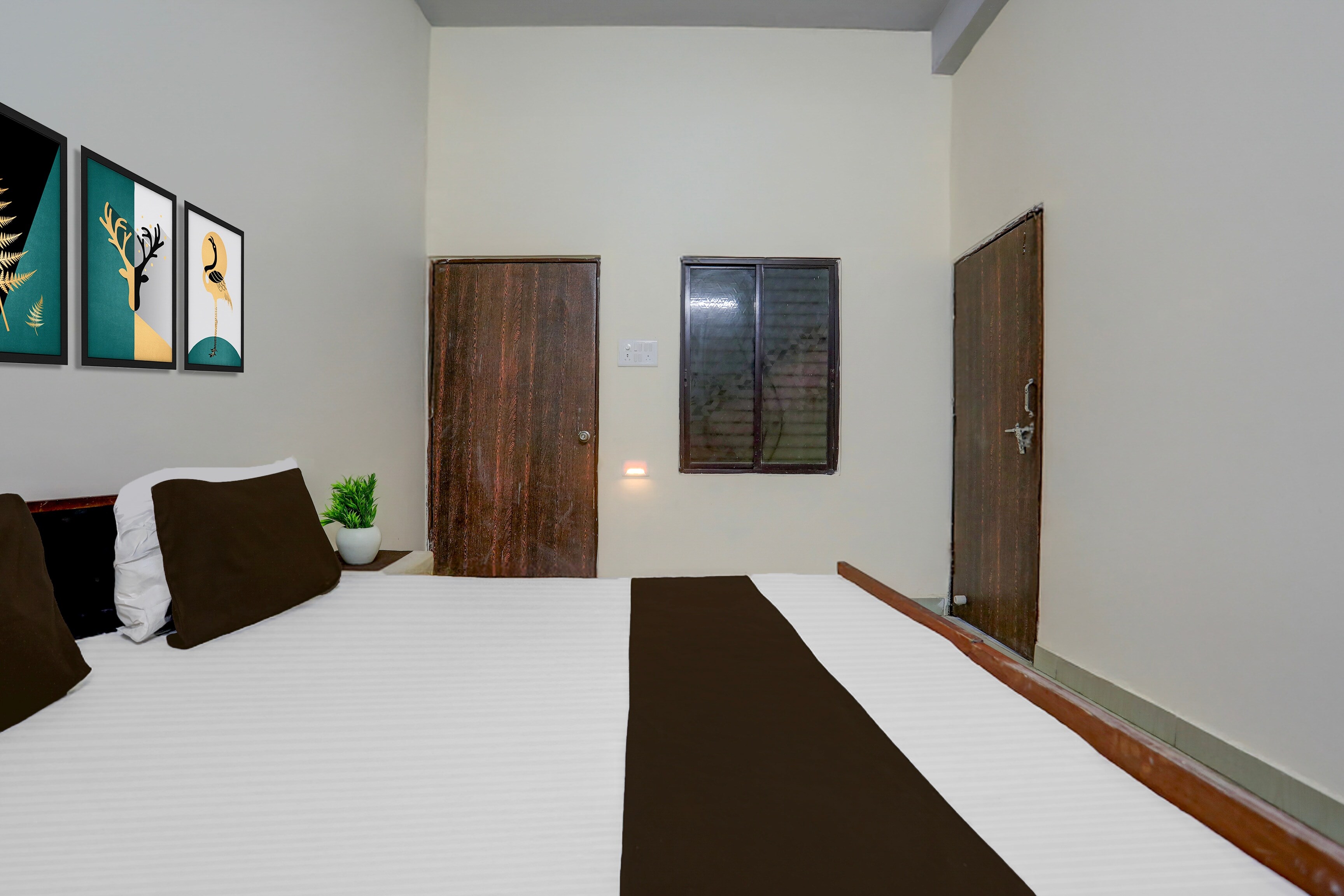 SPOT ON by OYO Hotel Sun City - Tap to explore photos