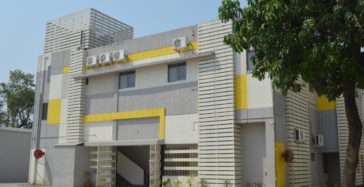 Hotel Vrindavan Palace - Tap to explore photos