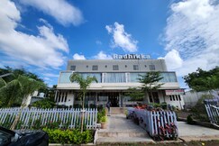Moksham Inn by Hotel Radhikka