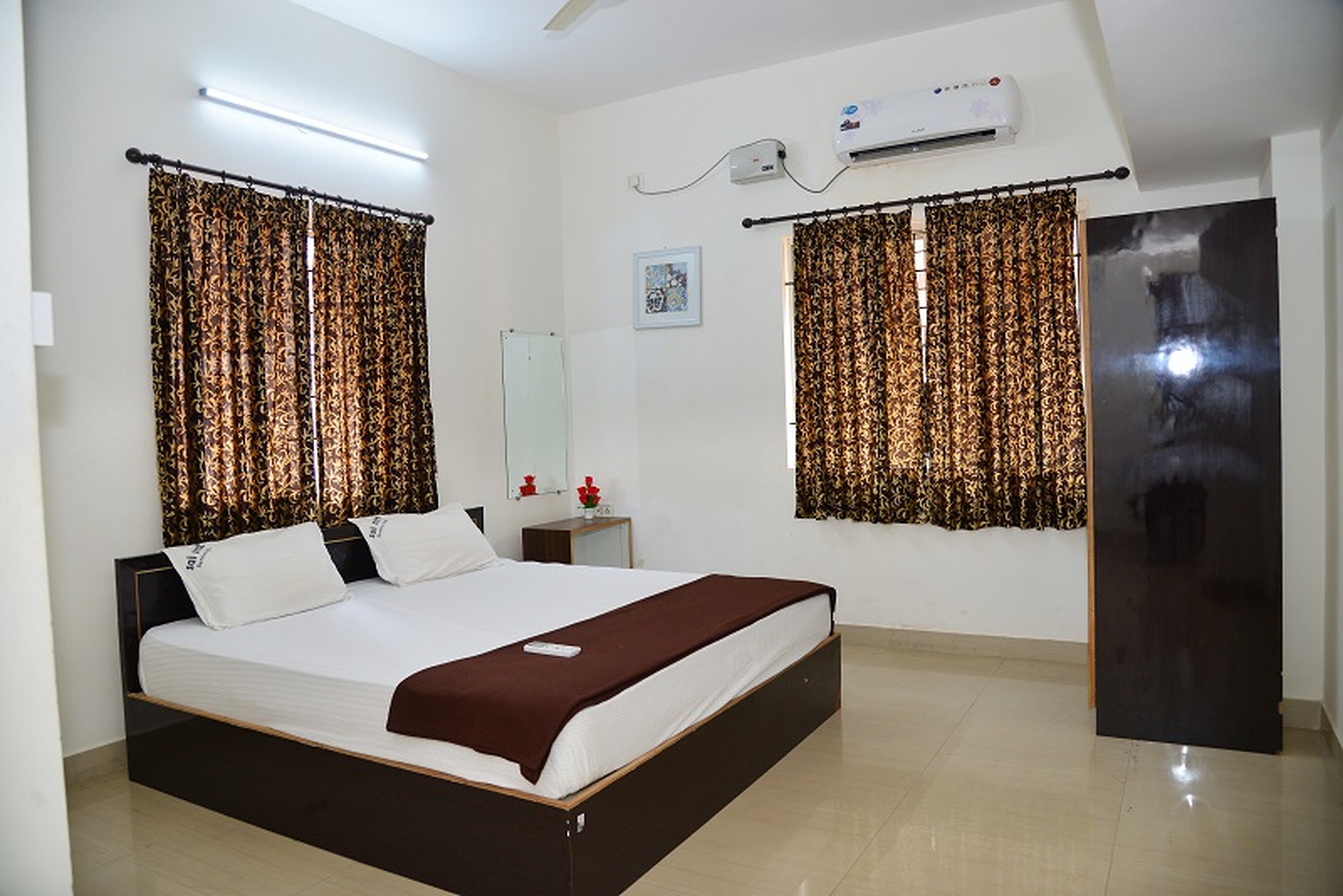 Sai Nest Service Apartment - Tap to explore photos