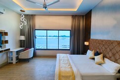 Nirvana Riverview Suites - Namo Ghat