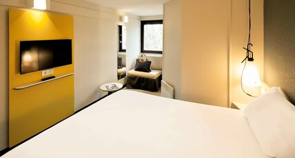 ibis Maisons Laffitte Room Type - Standard Room with one double bed and one single bed
