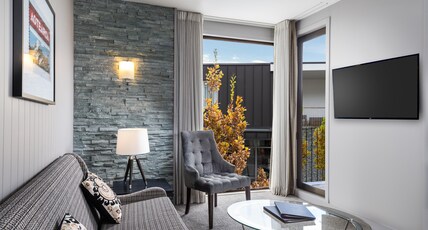 DoubleTree by Hilton Queenstown Room Type - KING ROOM W KITCHENETTE