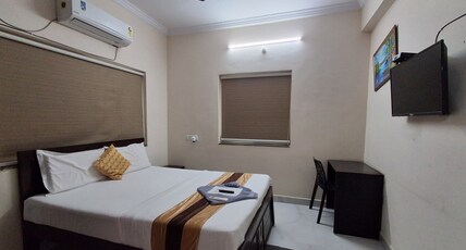 HOMFEEL GH - MIYAPUR Room Type - Superior Room