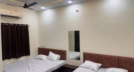 Kridha Home Stay Room Type - Deluxe Family Room (Non AC)