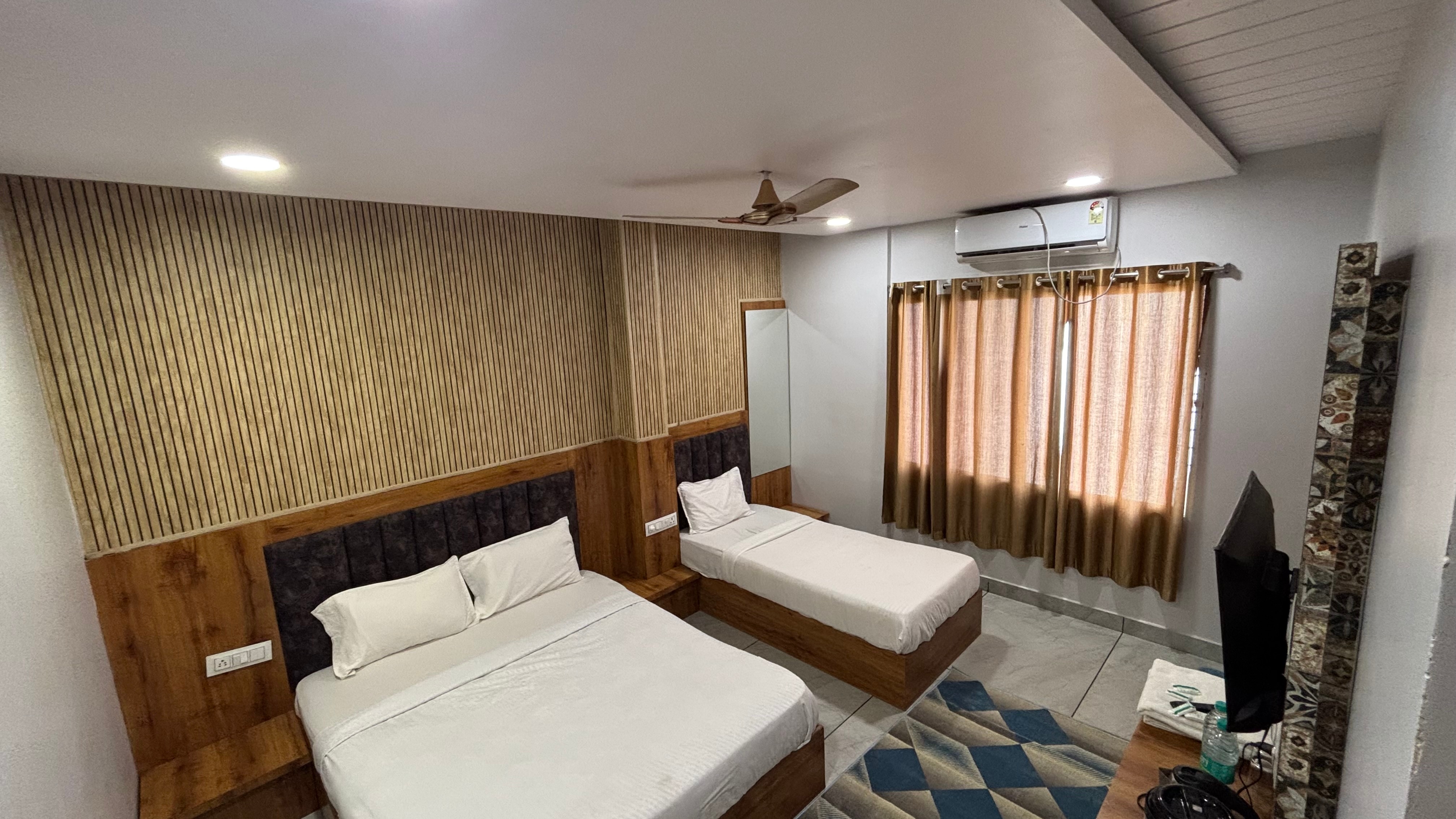 Hotel Shree Shyam Palace - Tap to explore photos