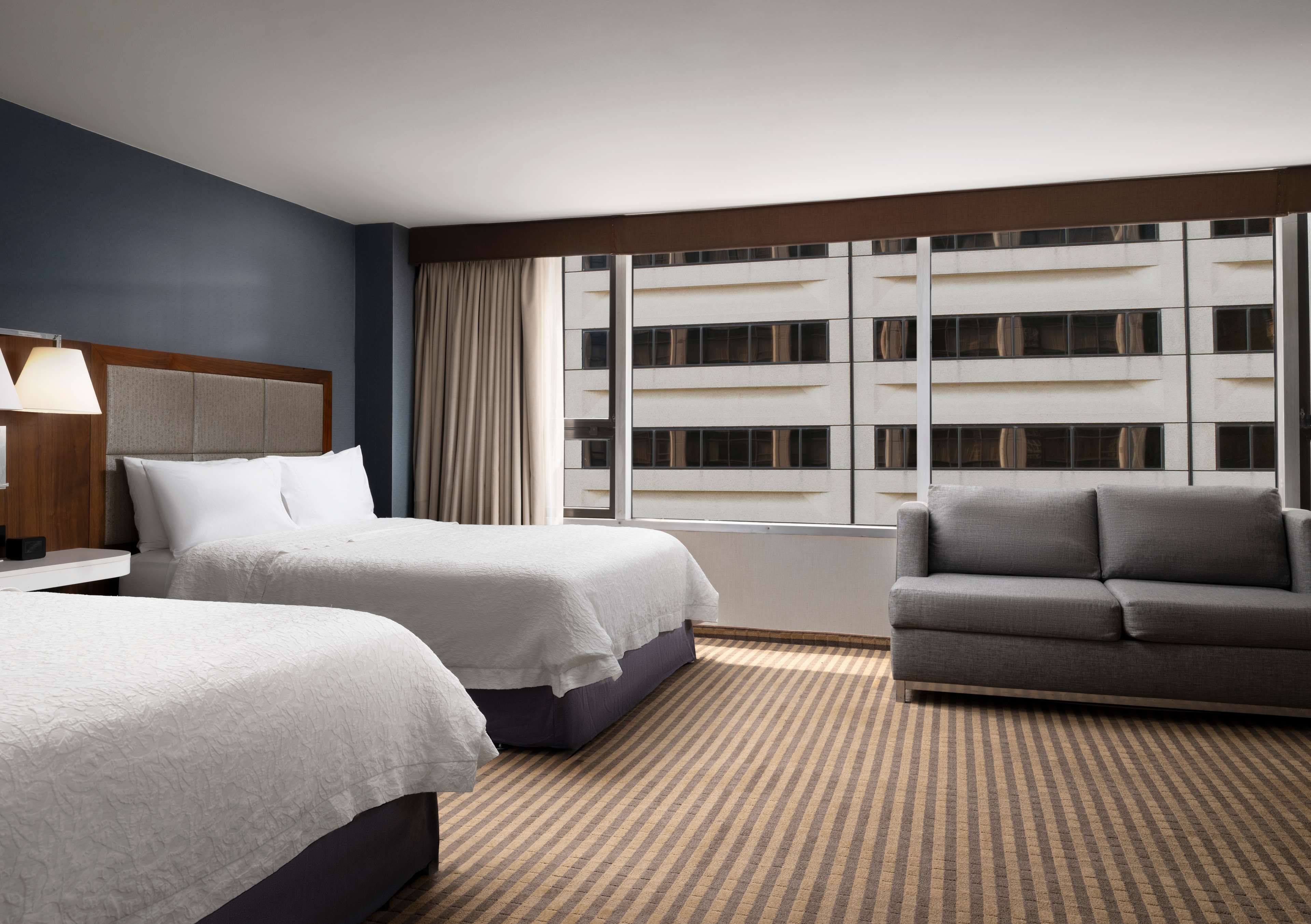 Hampton Inn by Hilton Chicago Downtown/Magnificent Mile - Tap to explore photos