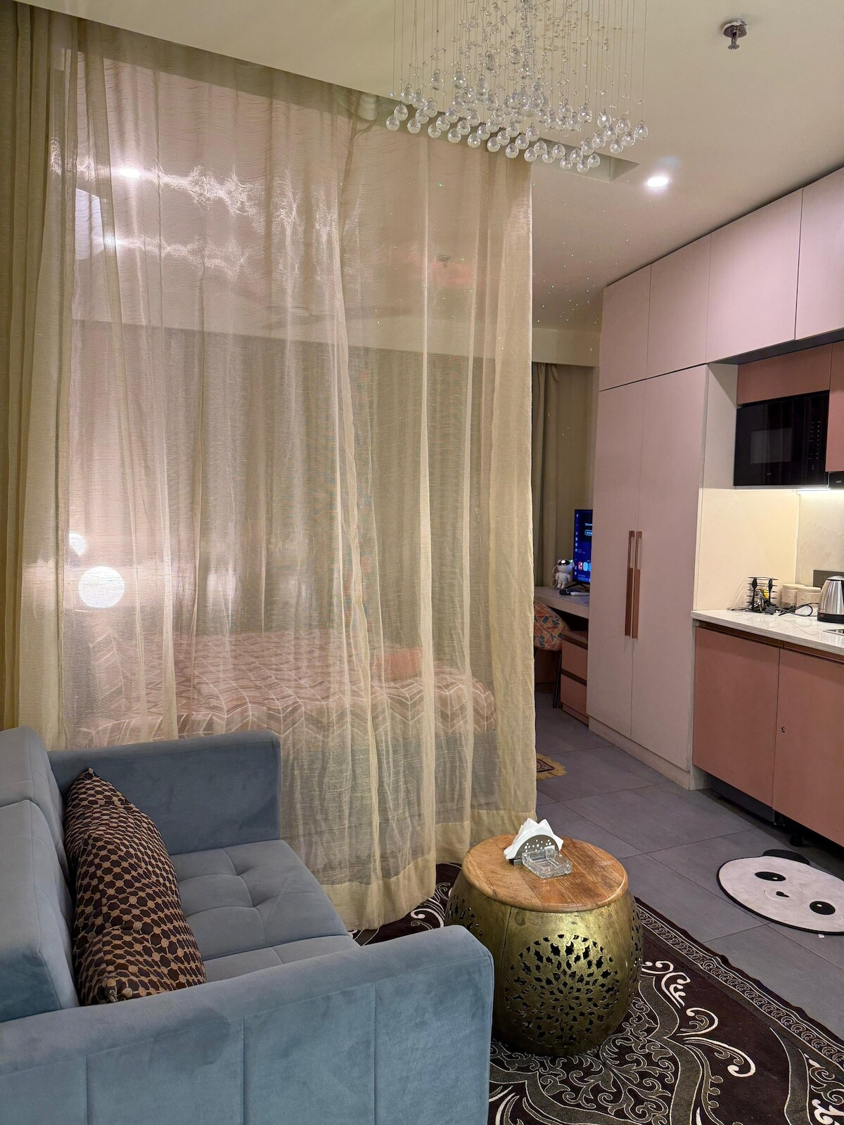 Cozy Evening Stay At Supernova Noida - Tap to explore photos