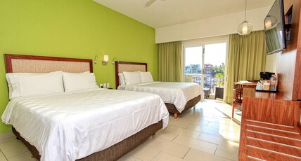 Holiday Inn HUATULCO Room Type - 2 Queen Standard Marina View wth Minifridge