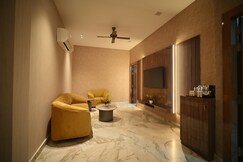 SKY Hotel And Resort