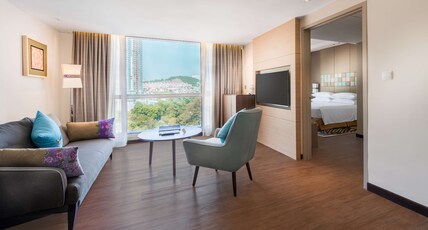 DoubleTree Resort by Hilton Hotel Penang Room Type - KING ONE BEDRM STE-BALCONY