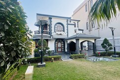 Grand Luxe 4BHK with Pool Jacuzzi