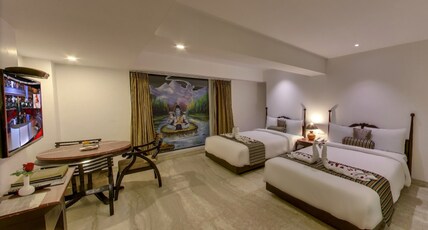 EllBee Ganga View Room Type - Executive Suite with 2 Queen Beds, Bathtub (Mountain View)