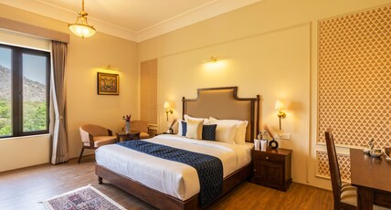 Signature Stayz Premium Room Type - Luxury Room with Mountain View