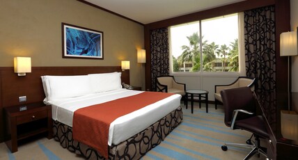 Holiday Inn Riyadh Izdihar Room Type - 1 King Standard Central Building Smoking