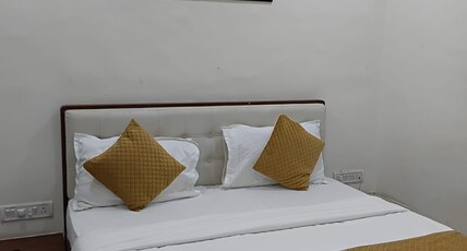 Yashmer Lodging and Boarding Room Type - Deluxe AC room