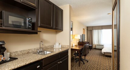 Holiday Inn Express BLOOMINGTON WEST Room Type - 1 King Bed Standard