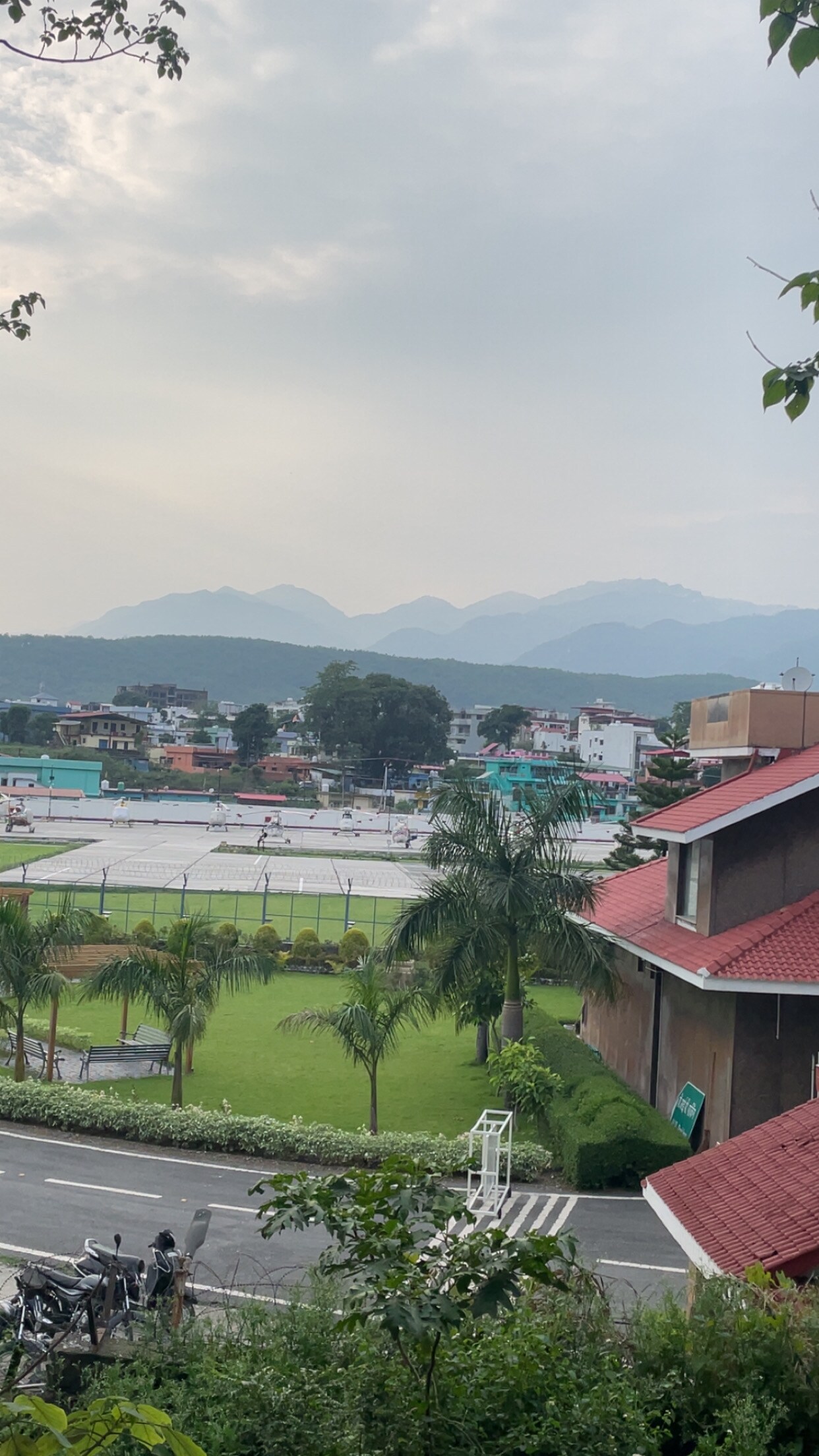 CasaAV | Peaceful 2BHK | Mountain view | Dehradun - Tap to explore photos