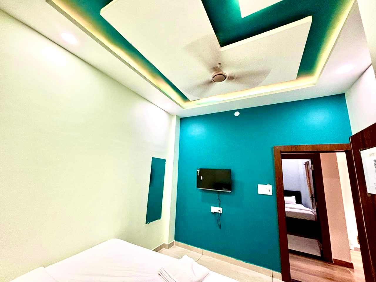 Hotel Shree Ji - Tap to explore photos