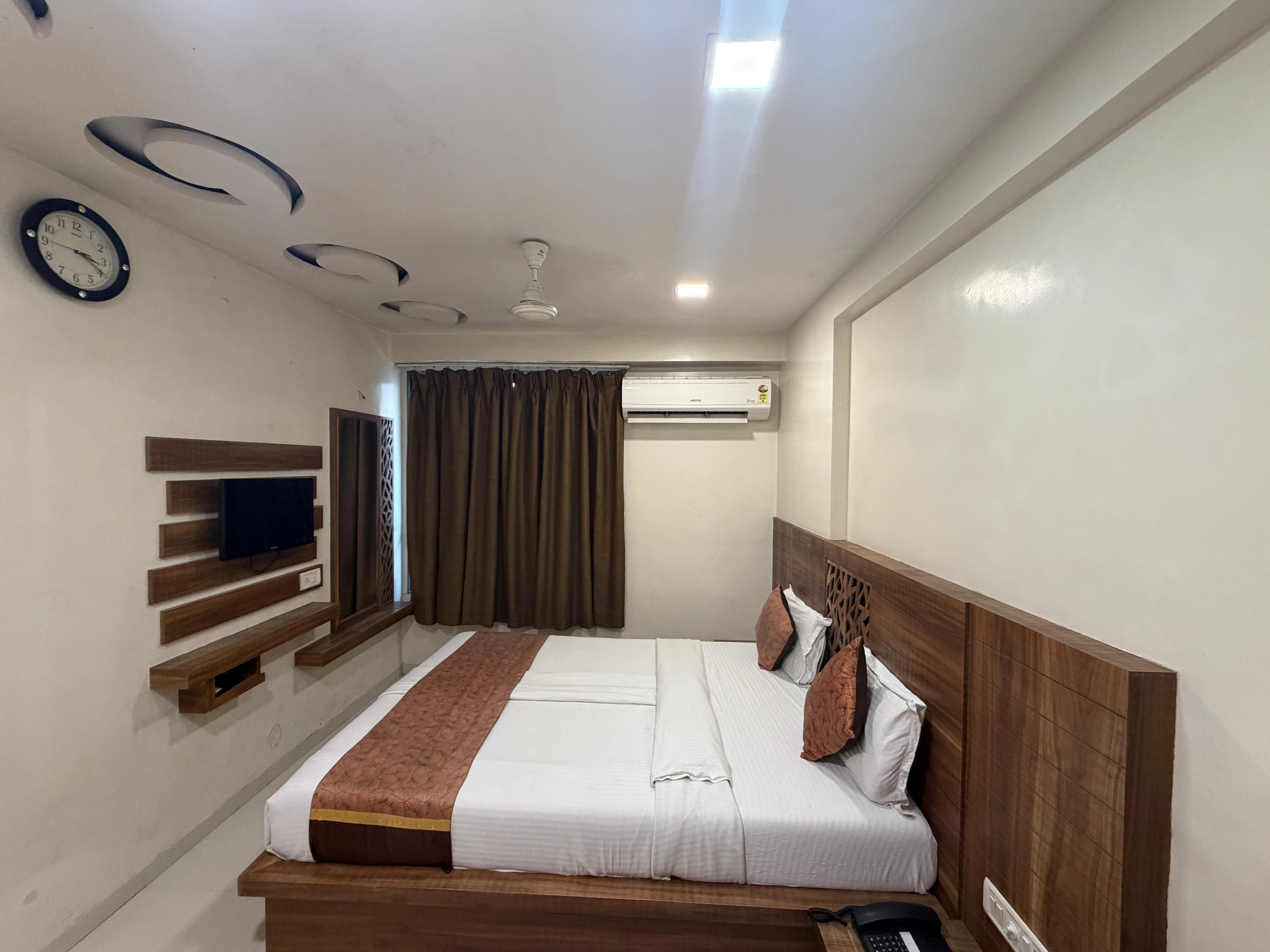 Hotel Citizen - Near Surat Railway Station - Tap to explore photos
