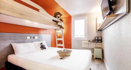 ibis budget Perpignan Sud Room Type - Double - room with double bed and single bunk bed