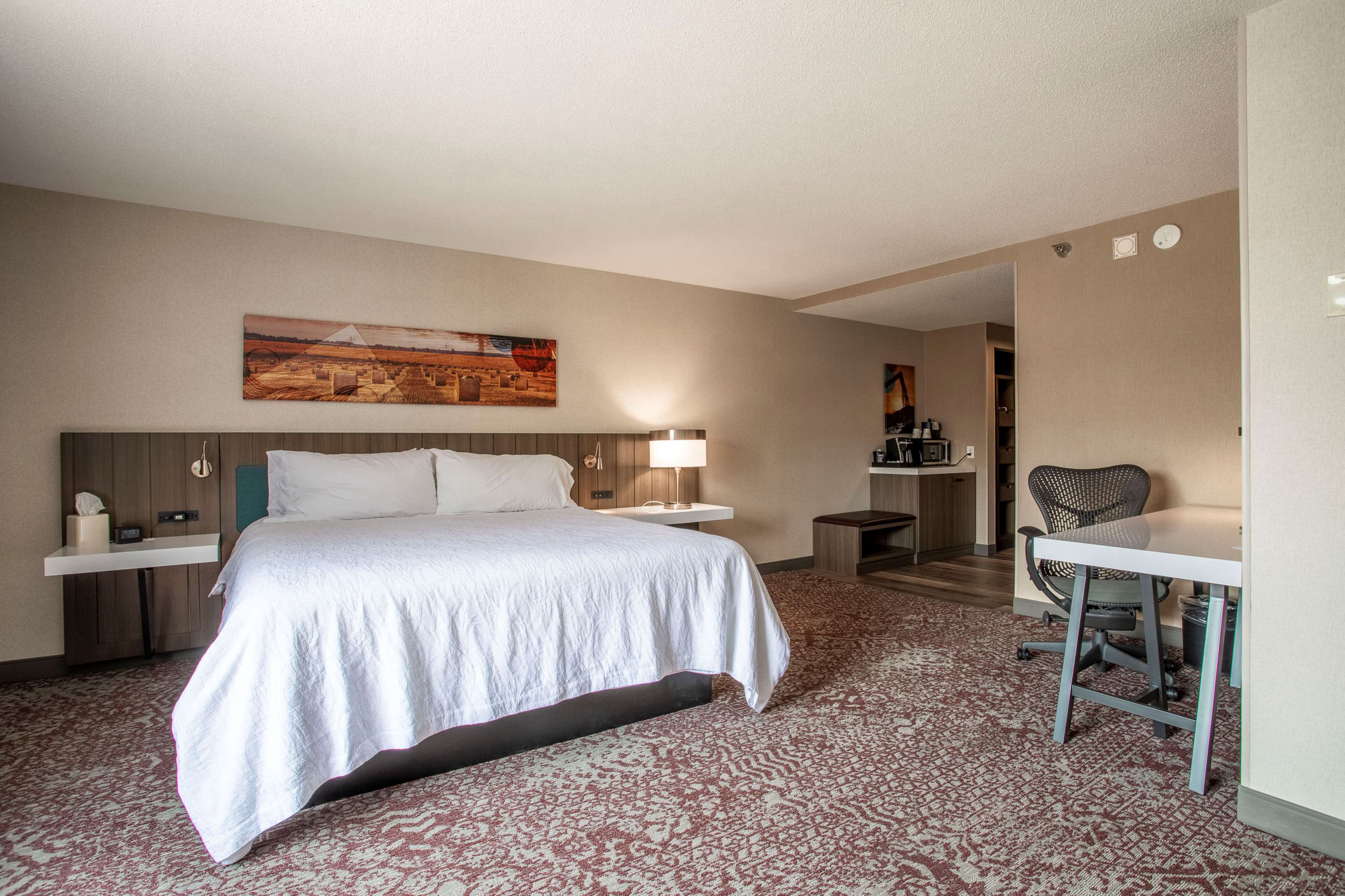 Hilton Garden Inn Mankato Downtown - Tap to explore photos