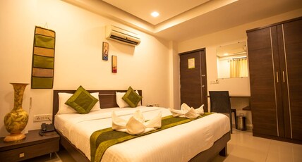 Hotel Shrimad Residency Room Type - Family Room 3 Beds